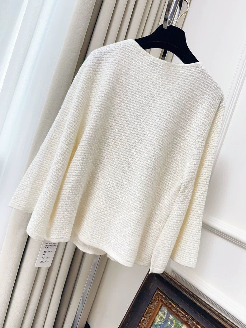 Chanel Chanel 25P white brooch button knitted cardigan cloak coat Size XXS / US 00 / IT 34 - 2 Thumbnail