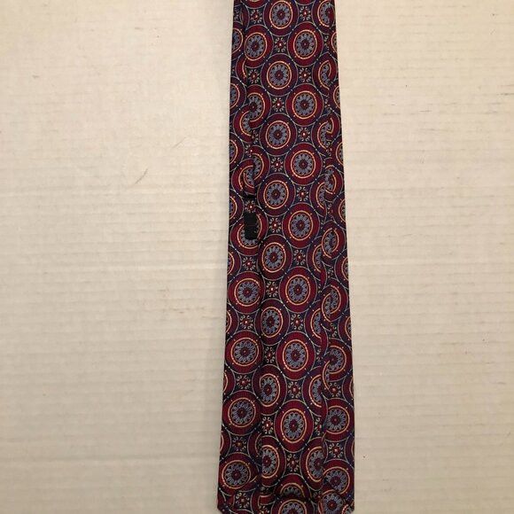 Jos. A. Bank jos.a.bank men's new dark red 100%silk tie 3 1/4" X 61" Size ONE SIZE - 3 Thumbnail