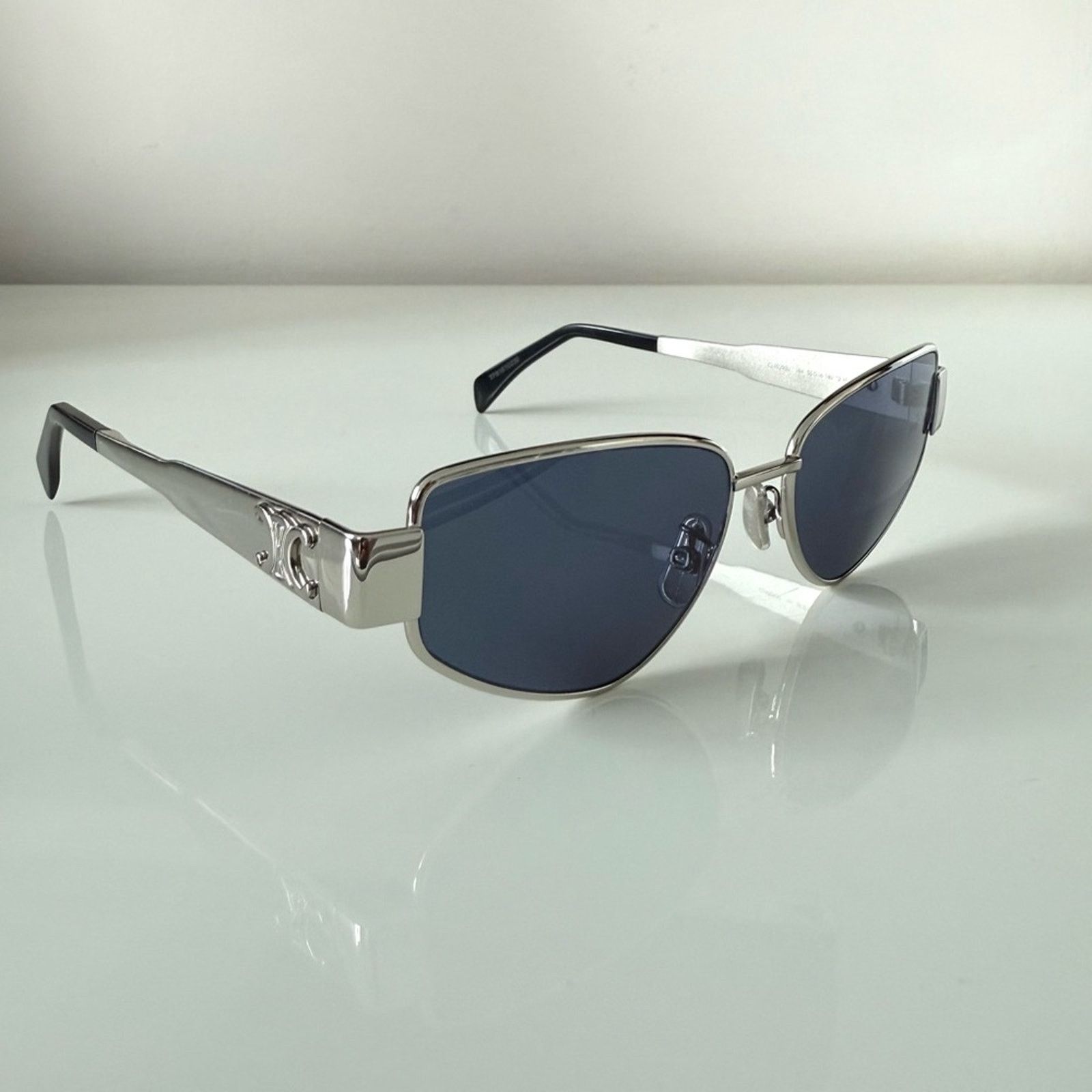Celine NEW!!! Celine metal Triomphe sunglasses CL40293U 16V 650$ Size ONE SIZE - 4 Thumbnail
