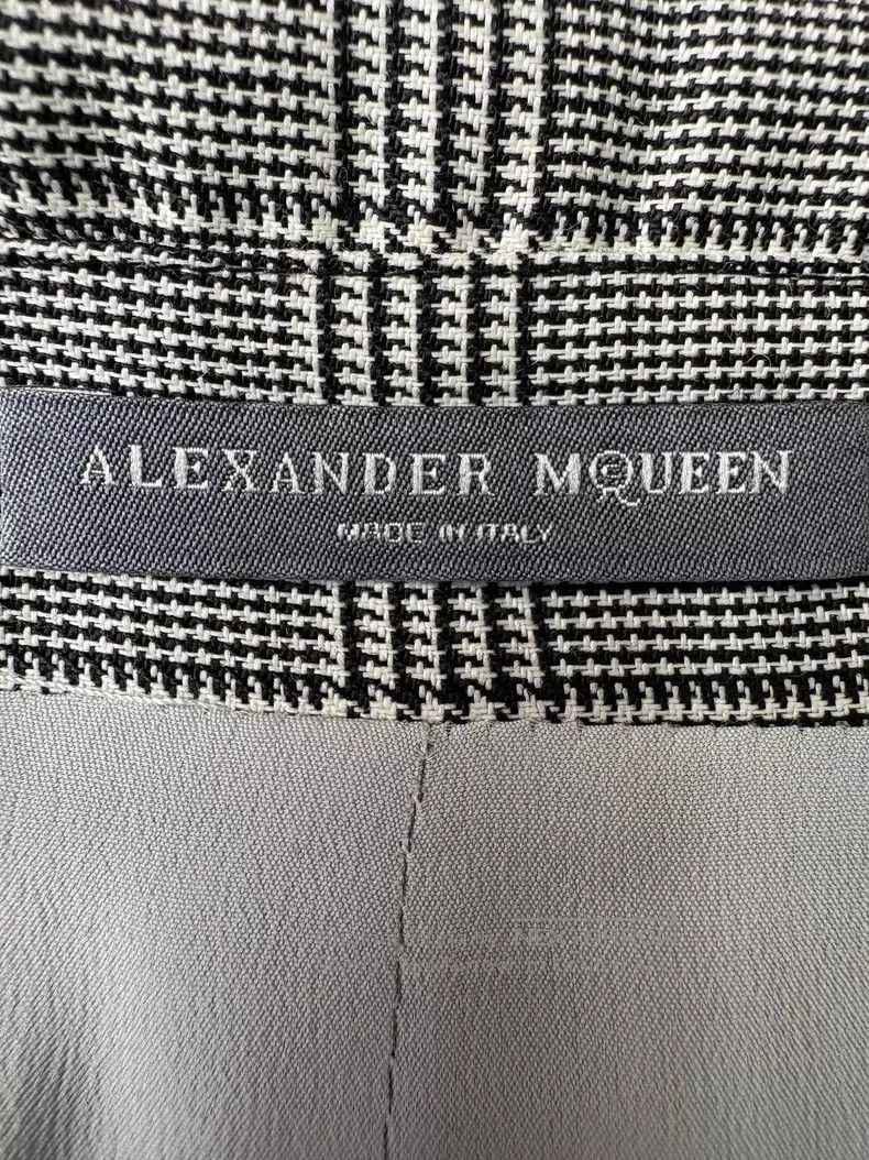 Alexander McQueen Alexander Mcqueen Gray plaid lapel double-breasted suit ve Size XS / US 0-2 / IT 36-38 - 5 Thumbnail