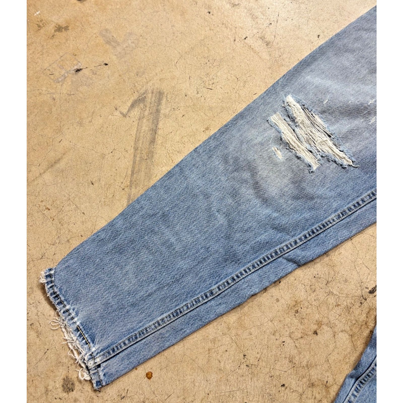 Levi's VTG Levi’s 570 Baggy Fit Jeans 34x34 Light Wash Y2K Size US 34 / EU 50 - 7 Thumbnail