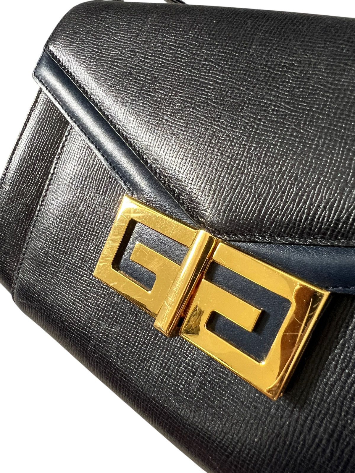 Givenchy 1980 Givenchy Leather Sling Bag Size ONE SIZE - 4 Thumbnail