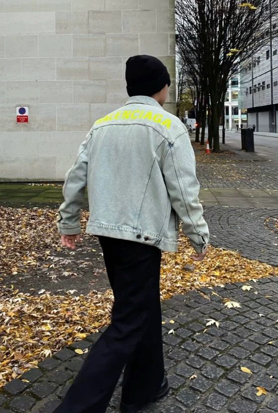 Balenciaga Balenciaga Backlogo washed distressed denim jacket Size US S / EU 44-46 / 1 - 4 Thumbnail