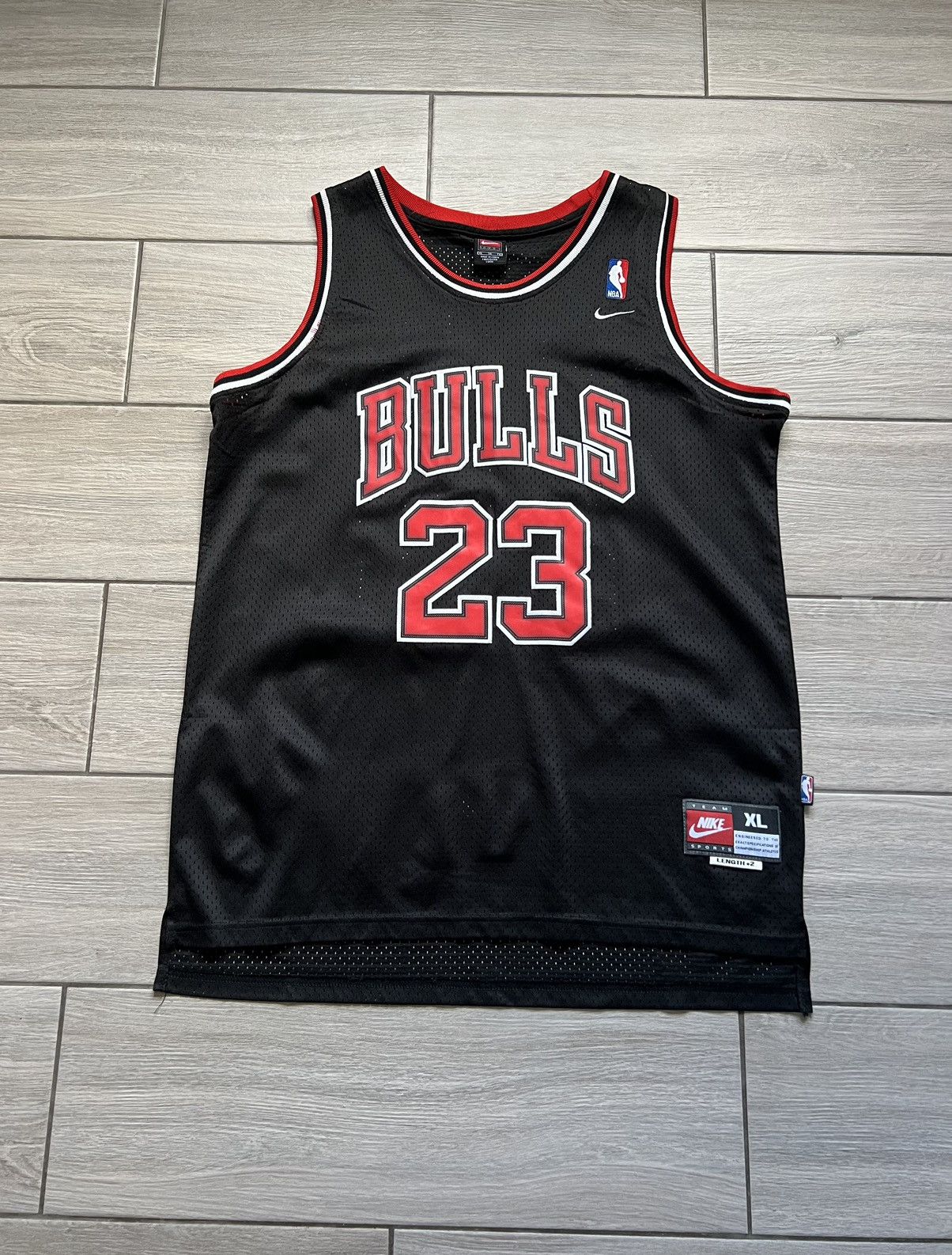 NBA Vintage 90s NIKE JORDAN NBA Chicago Bulls Jersey #23 Size US XL / EU 56 / 4 - 7 Thumbnail