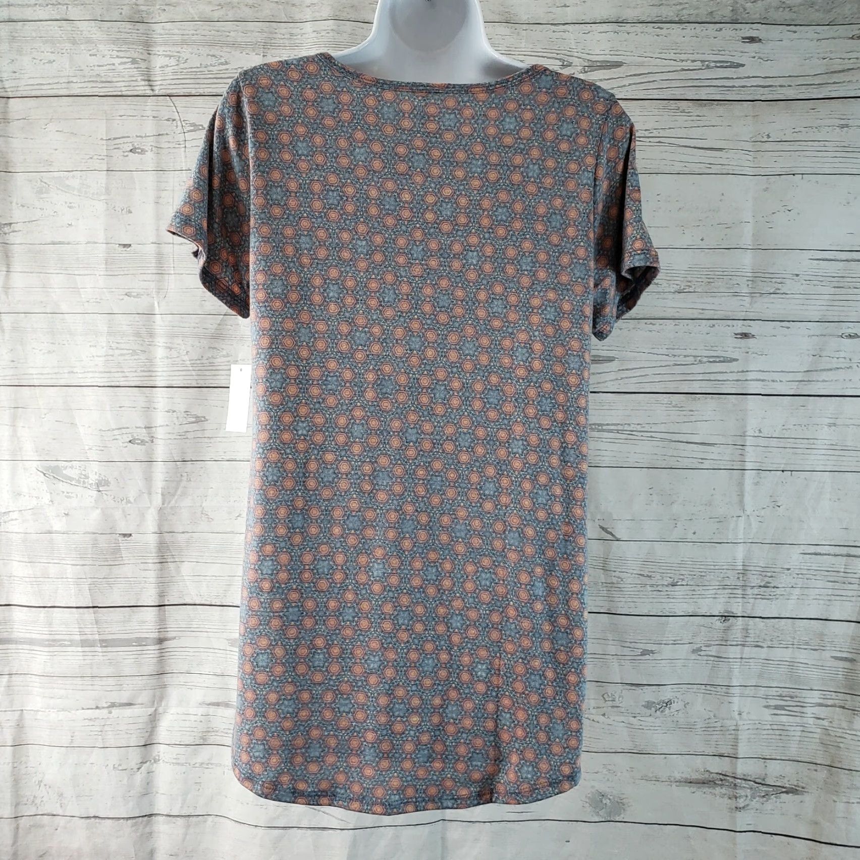 Vintage LuLaRoe Womens Classic T Size S Pink Blue Geometric Short Sleeve Shirt Womens Small Pink Geometric T-Shirt Size 28" / US 6 / IT 42 - 4 Thumbnail