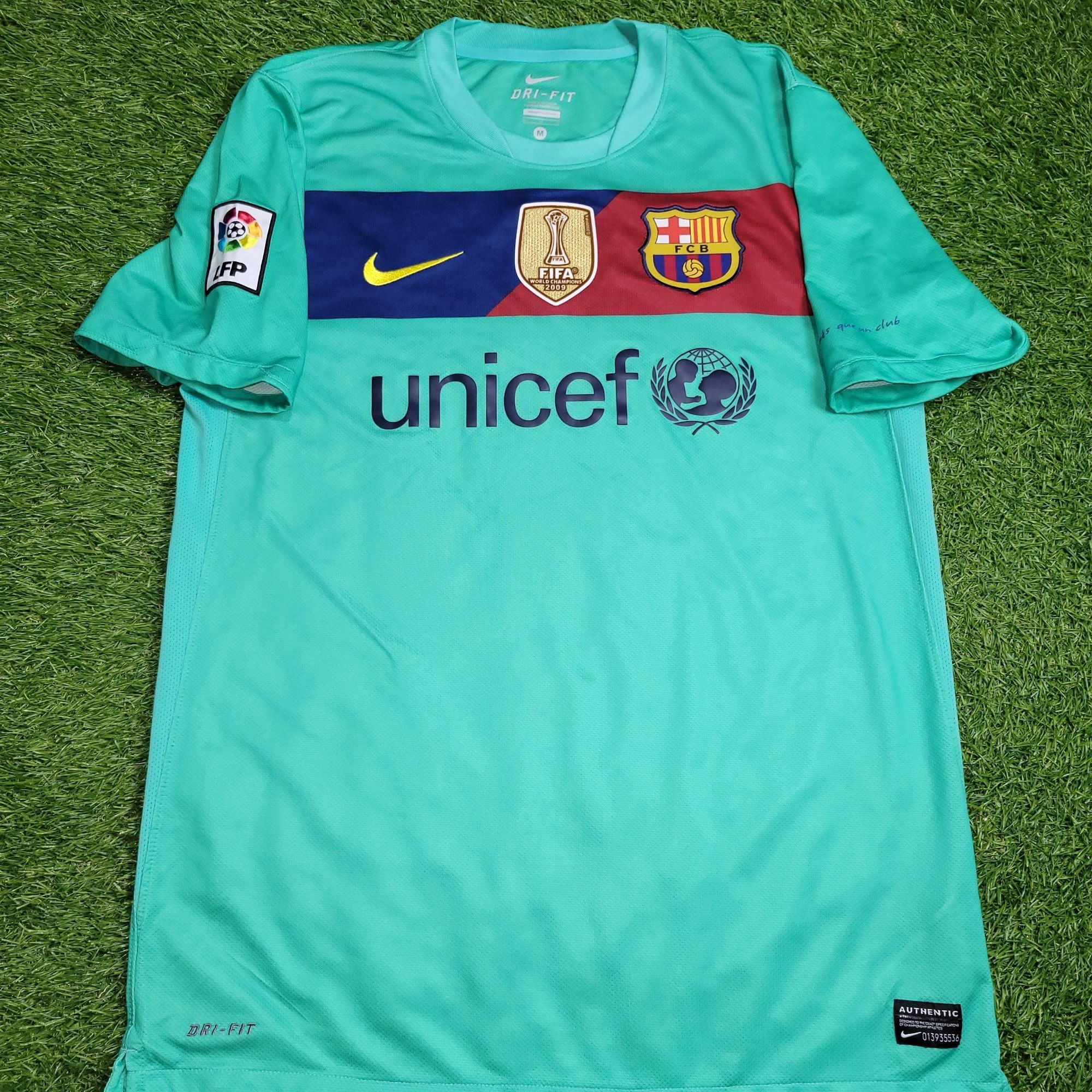 Nike Messi Barcelona 2010 2011 Away Soccer Jersey Shirt M Size US M / EU 48-50 / 2 - 2 Thumbnail