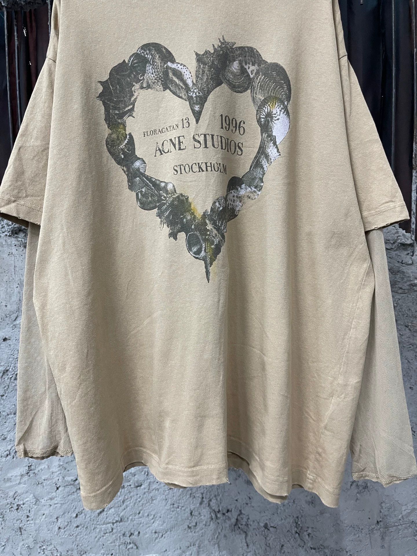 Acne Studios Acne Studios Heart Logo Print longsleeve size S Size US L / EU 52-54 / 3 - 4 Thumbnail