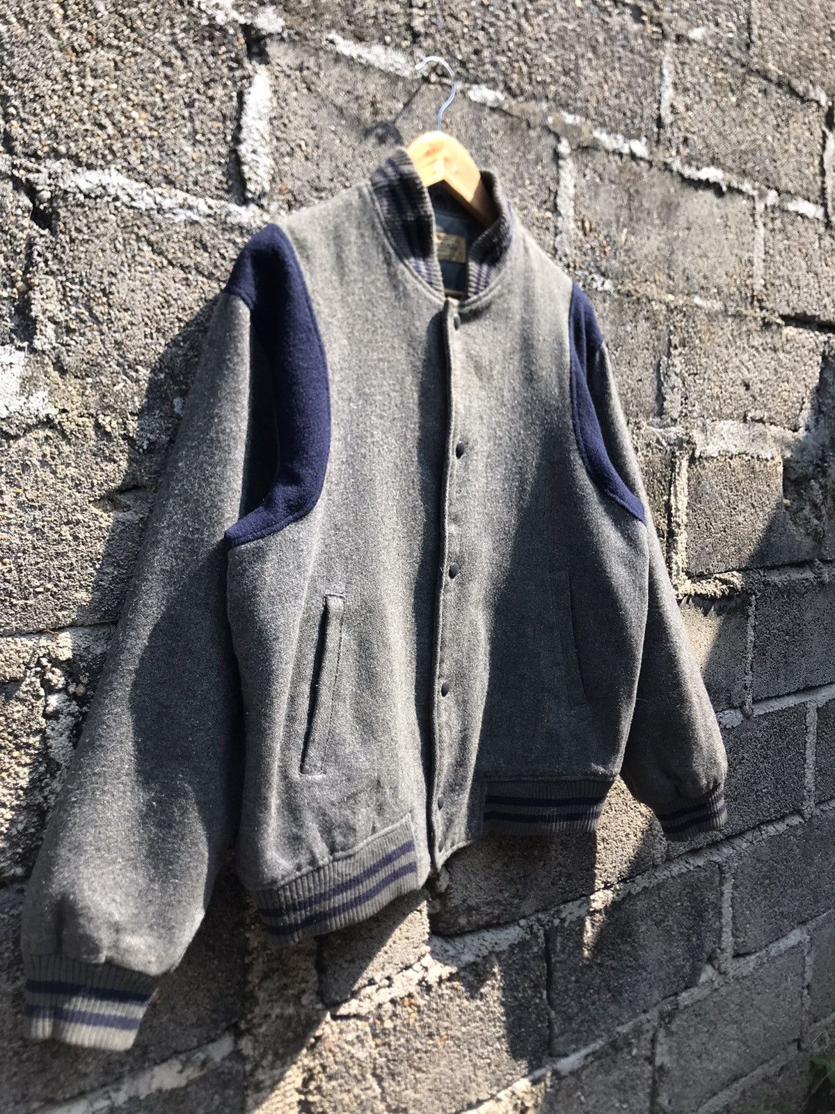 Japanese Brand × Vintage 🔥Vintage Debordal Grey Wool Varsity Jacket Size US L / EU 52-54 / 3 - 2 Thumbnail