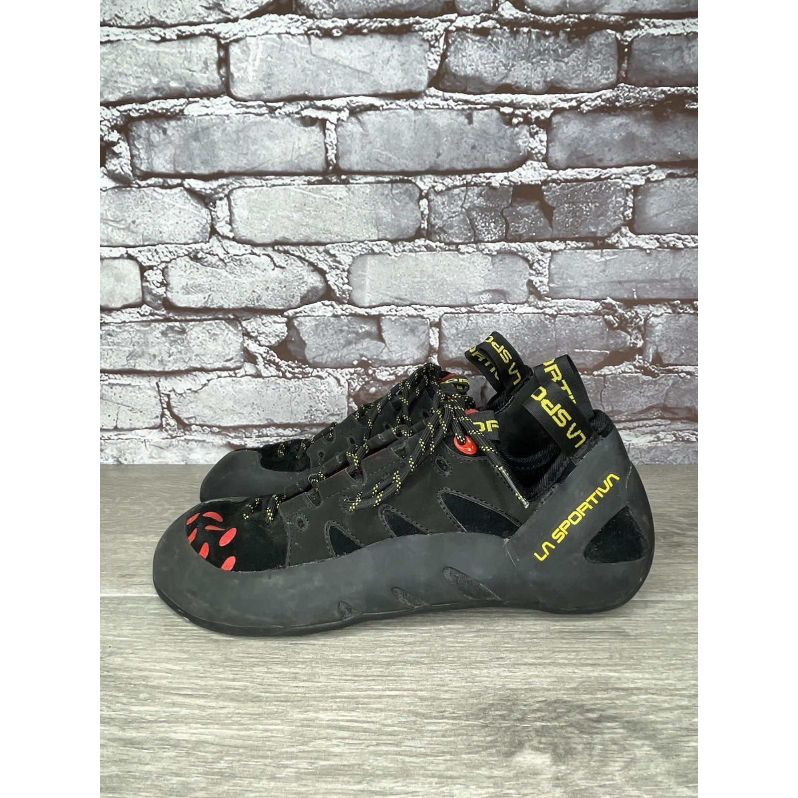 La Sportiva La Sportiva Tarantulace Black Leather Red Rock Climbing Shoe Size US 10.5 / EU 43-44 - 15 Thumbnail