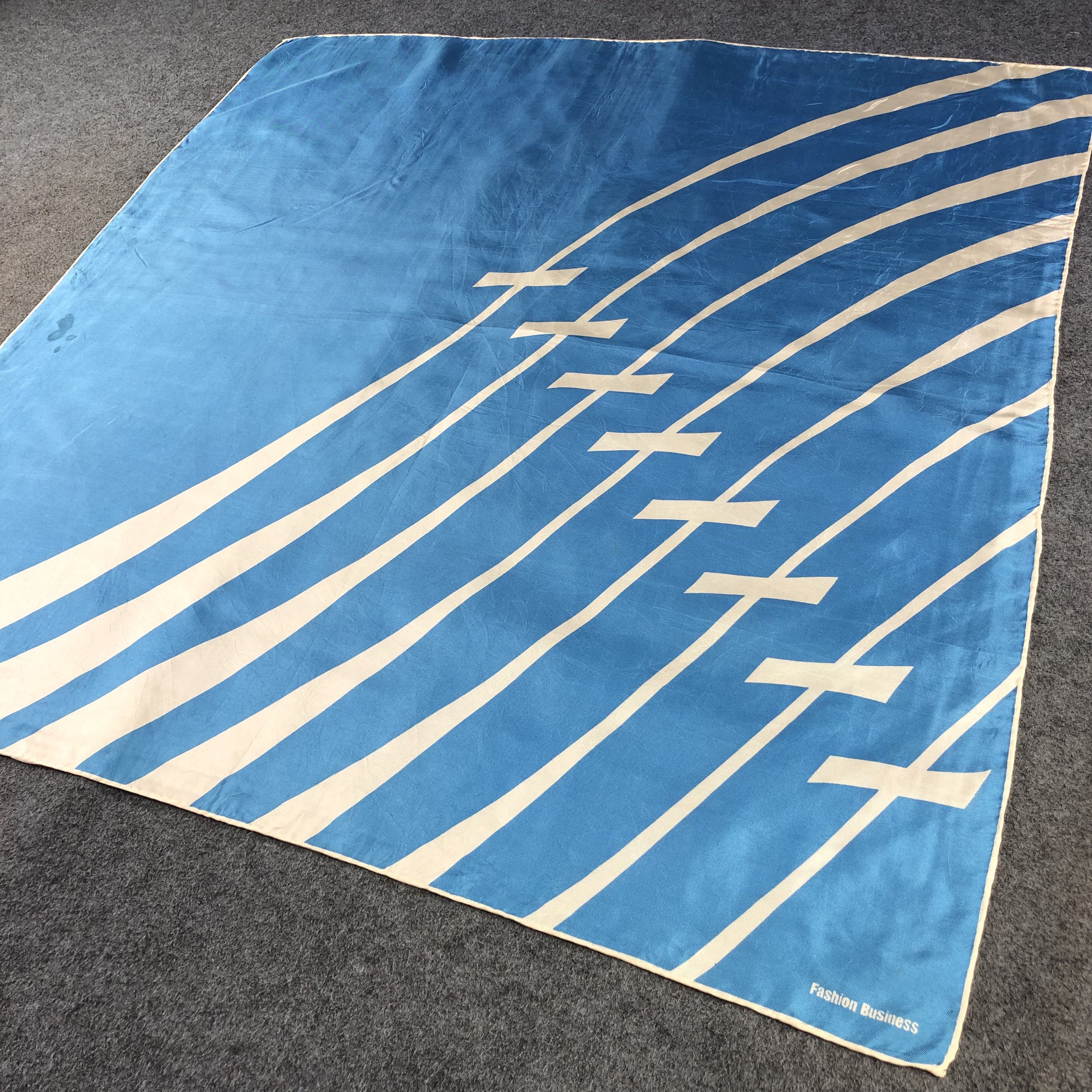 Vintage Fashion Business Hand Rolled Silk Scarf M883 Size ONE SIZE - 2 Thumbnail