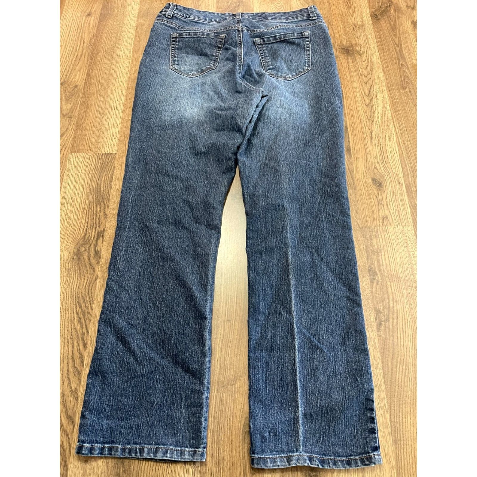 Vintage Bandolino Jeans Women Regular Size 12 Blue Denim Straight Leg Pockets Vintage? No. Size 34" / US 12 / IT 48 - 3 Thumbnail