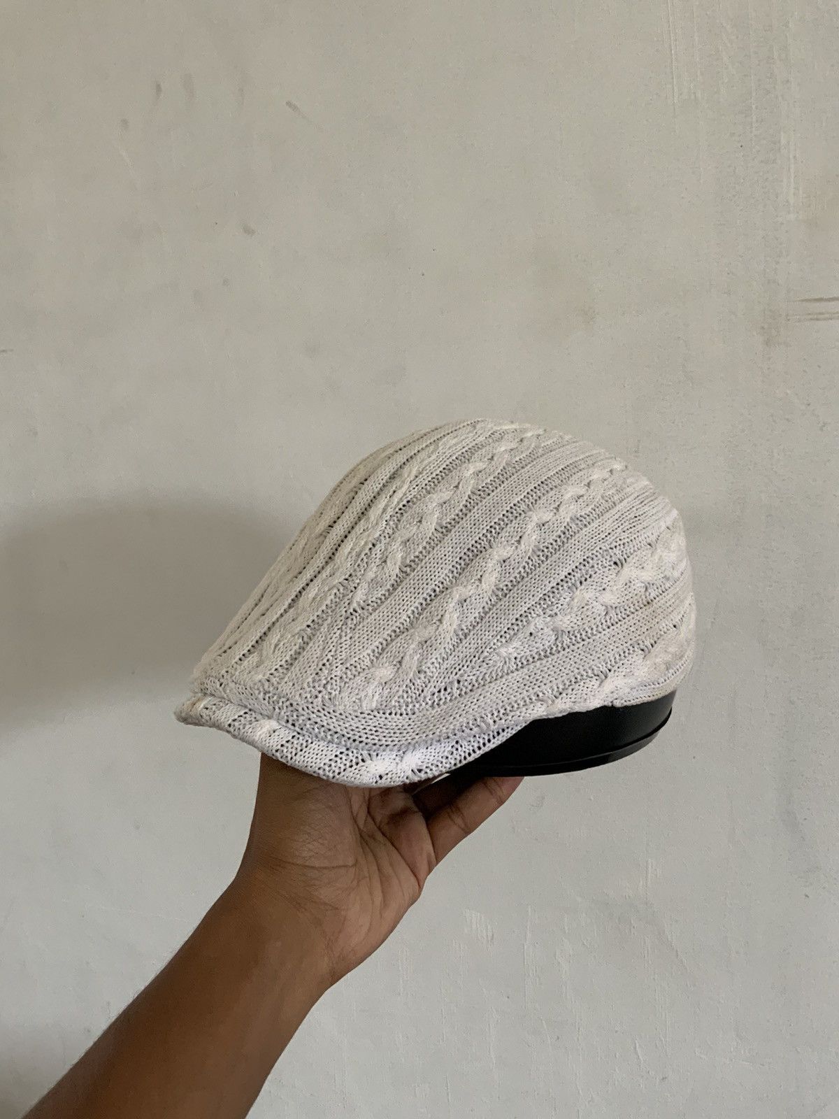 Japanese Brand Cross Stitch White Flat Baretta Hat Size ONE SIZE - 1 Thumbnail