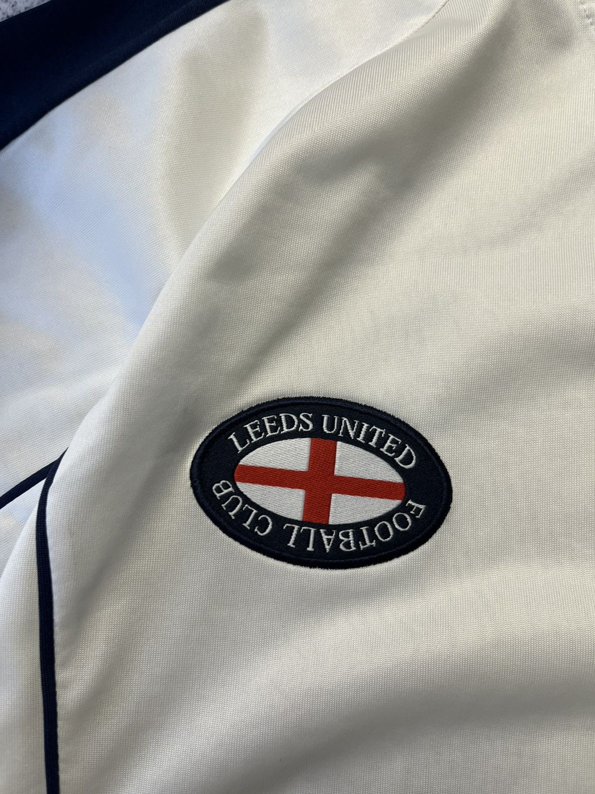 Vintage Mans Vintage LEEDS UNITED Soccer Jersey Y2K Size US S / EU 44-46 / 1 - 15 Thumbnail