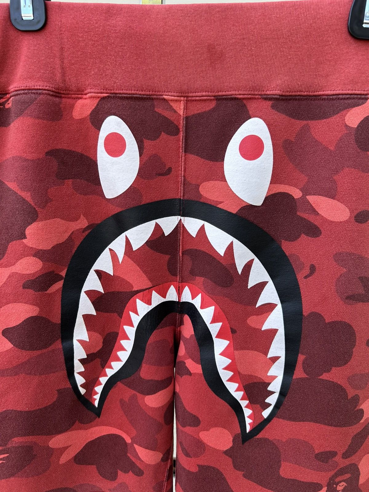 Bape Bape red camo shark sweatshorts Size US 32 / EU 48 - 2 Thumbnail
