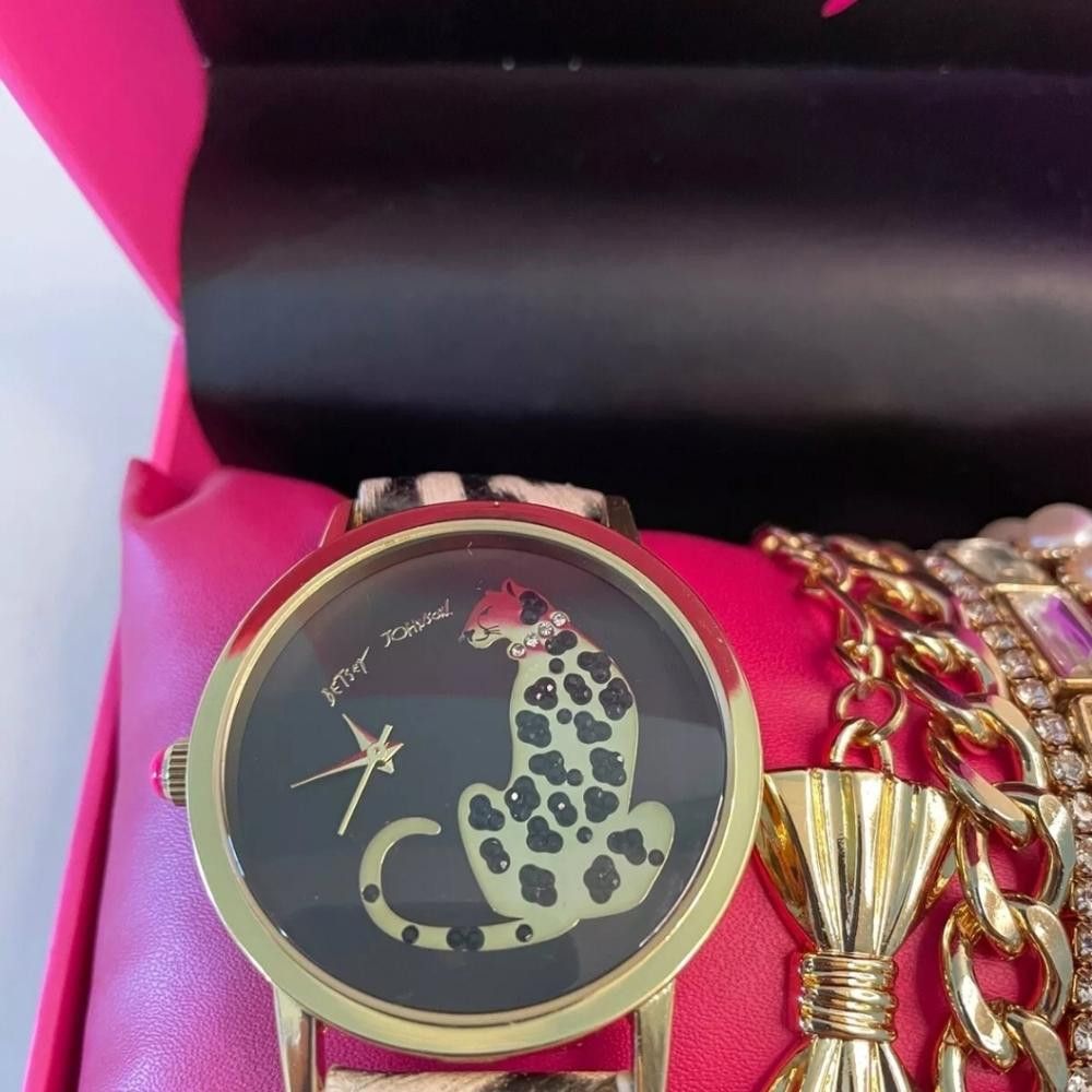 Designer Betsey Johnson Leopard Print Watch With 5 Bracelets Gift Set Size ONE SIZE - 5 Thumbnail