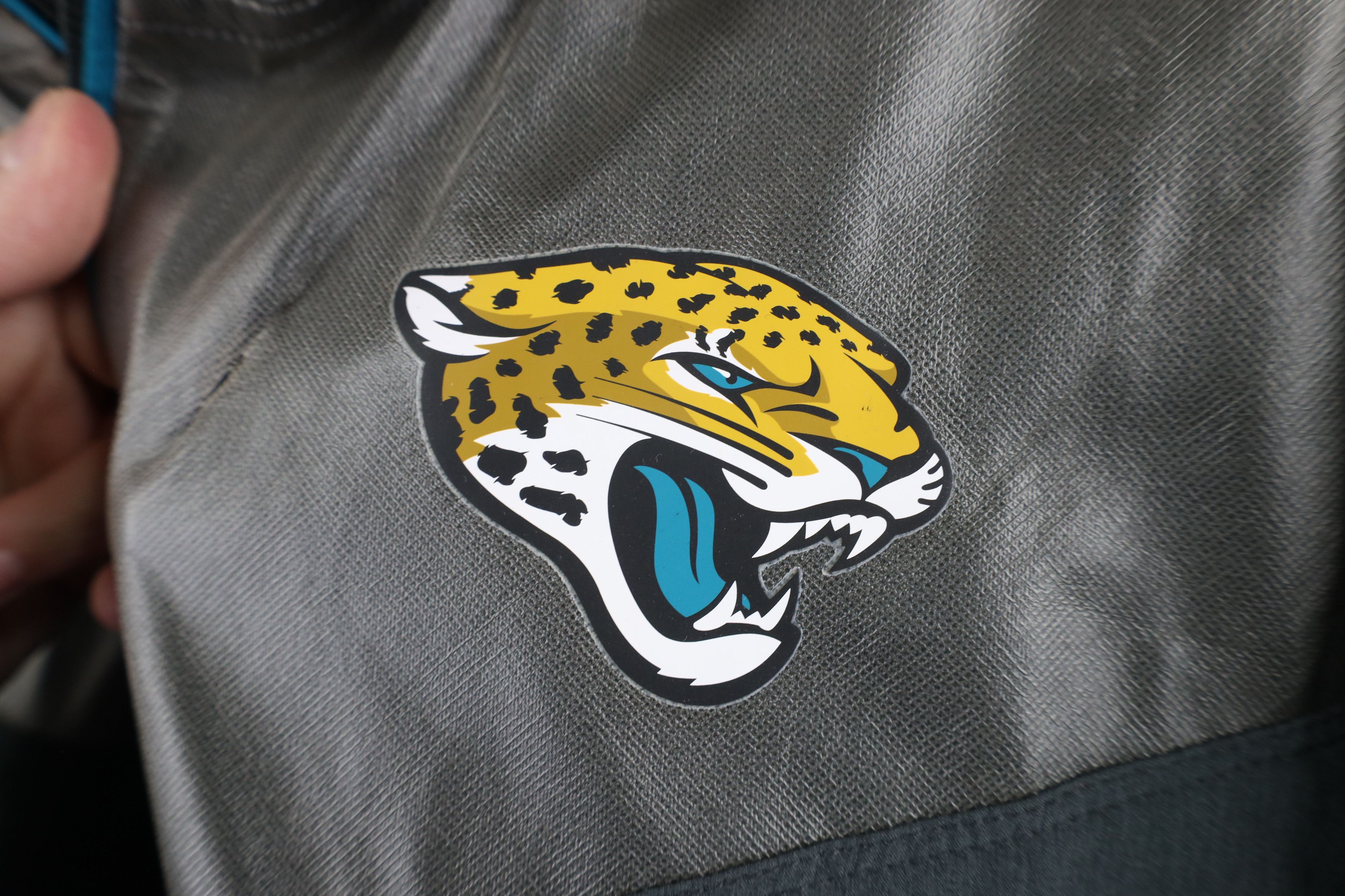 Nike × Vintage Nike On Field Jacksonville Jaguars Football Hooded Jacket Size US L / EU 52-54 / 3 - 5 Thumbnail