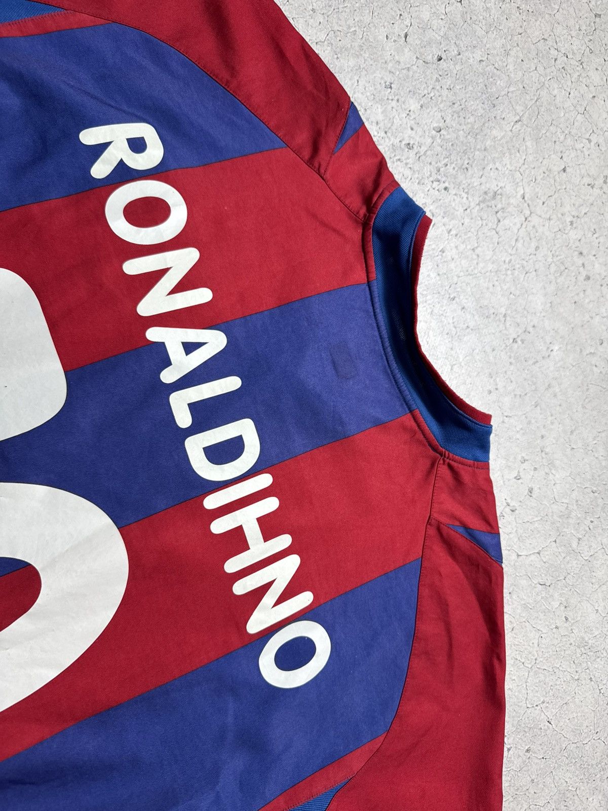 Nike Nike FC Barcelona #10 Ronaldinho 2002 Soccer Jersey Vintage Size US L / EU 52-54 / 3 - 11 Thumbnail