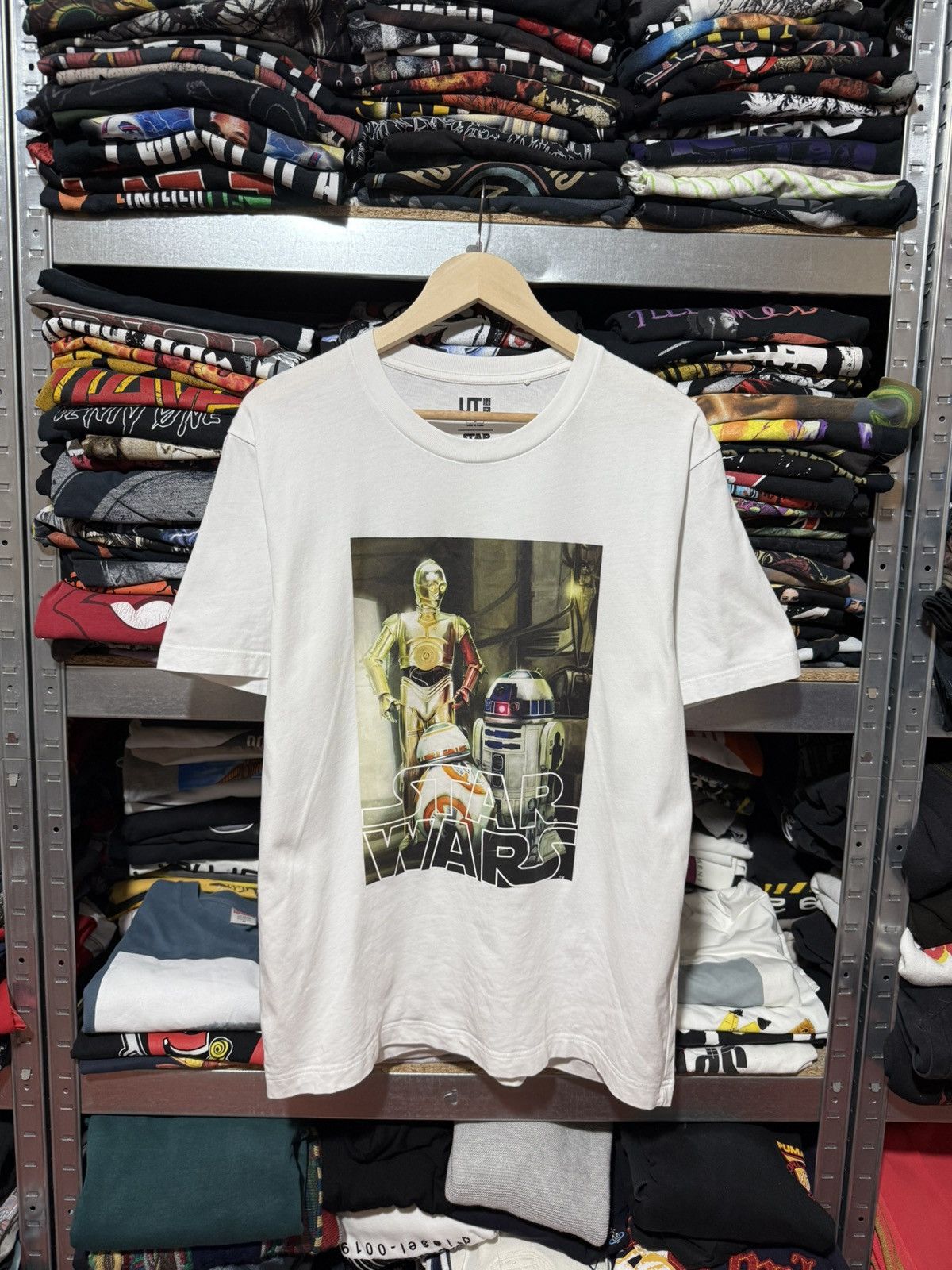 Uniqlo Uniqlo Star Wars R2-D2 C-3PO Japanese Brand T-Shirt Y2K Hype Size US L / EU 52-54 / 3 - 1 Thumbnail