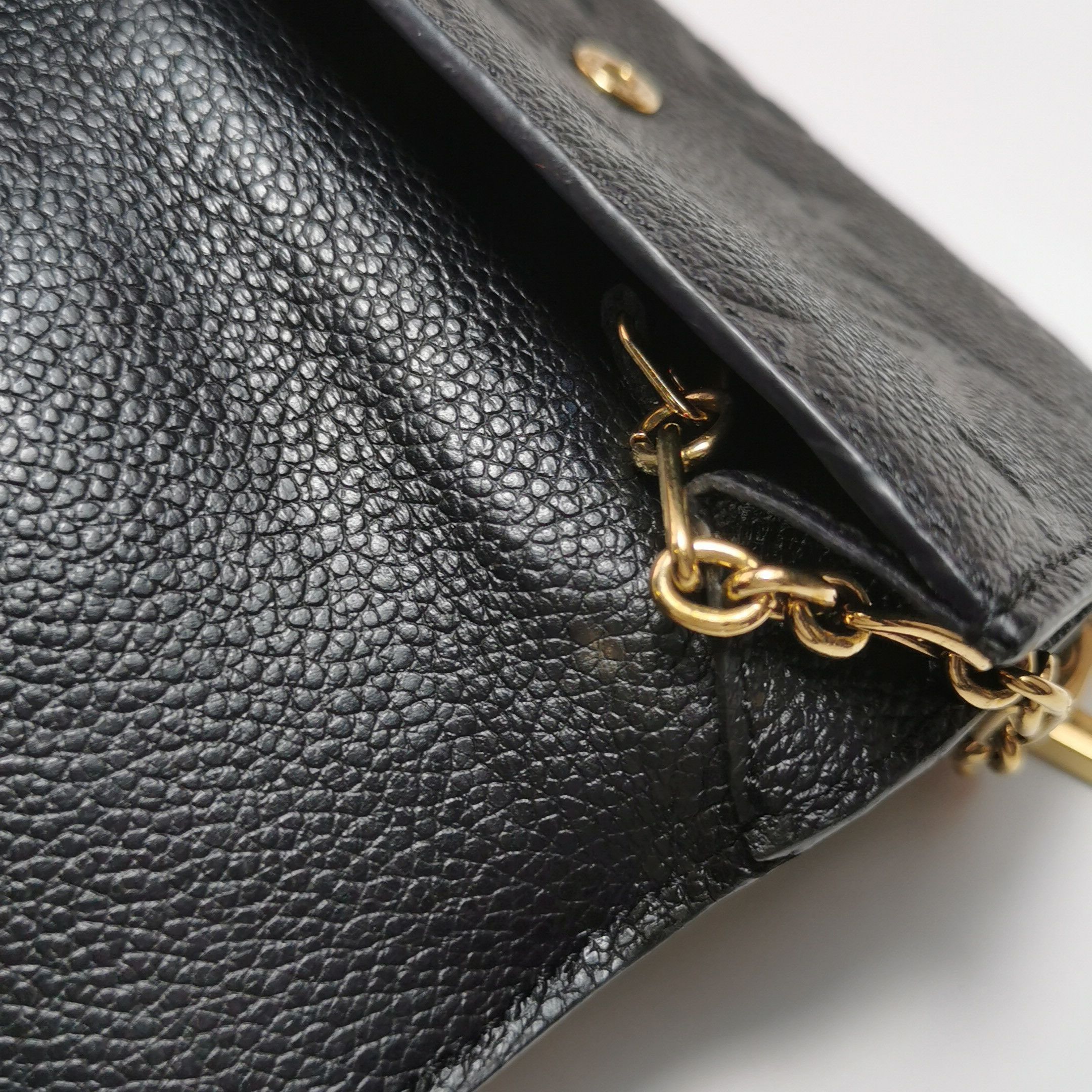 Louis Vuitton Louis Vuitton (LV) Cowhide solid color embossed old flower Size ONE SIZE - 7 Thumbnail