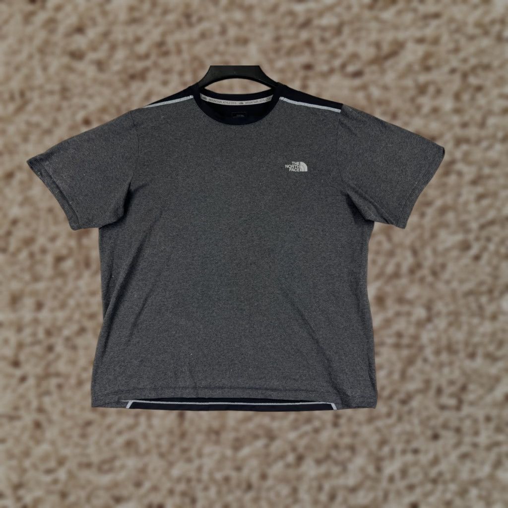 The North Face The North Face Shirt Men L Gray Short Sleeve Crew Neck Flashdry Polyester Size US L / EU 52-54 / 3 - 1 Thumbnail
