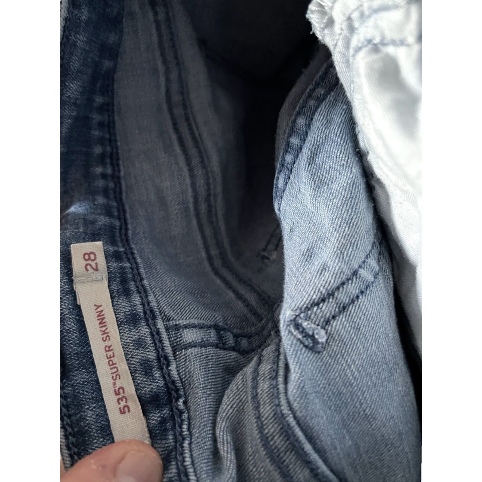 Levi's Womens Levi's 535 Jeans Slimming Skinny Regular Levi’s 535 Blue Medium Wash 28x26 Womens Jeans Size 28" / US 6 / IT 42 - 5 Thumbnail