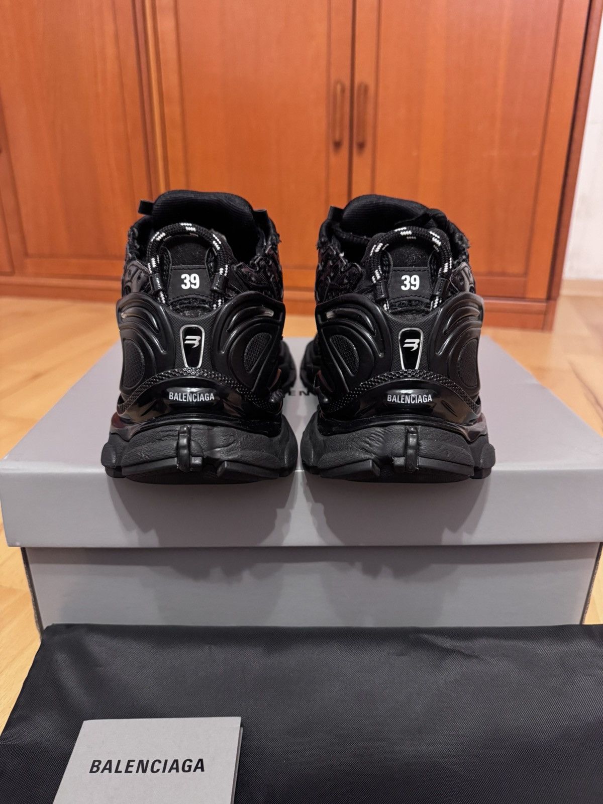 Balenciaga Balenciaga Runner Triple Black Size US 6 / EU 39 - 8 Thumbnail