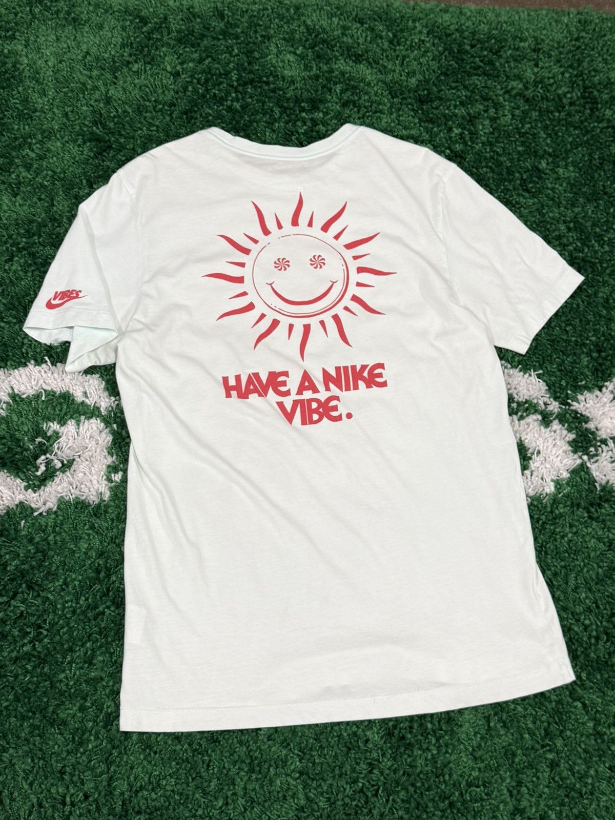 Nike Have a Nice Vibe Day Sun Logo Swoosh Tee White Medium