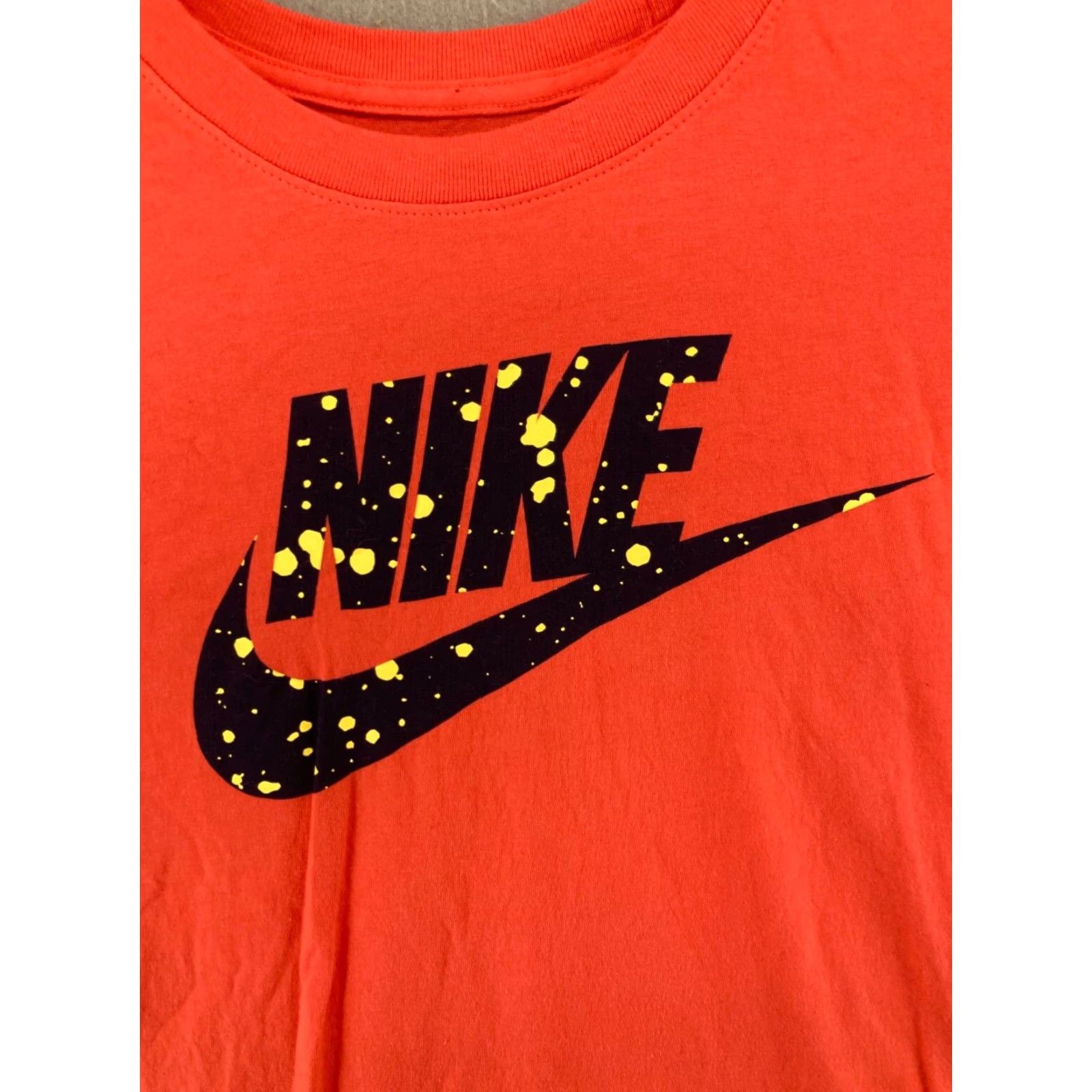 Nike Nike Men's Athletic T-Shirt Medium Red Swoosh Classic Sports Size US M / EU 48-50 / 2 - 4 Thumbnail