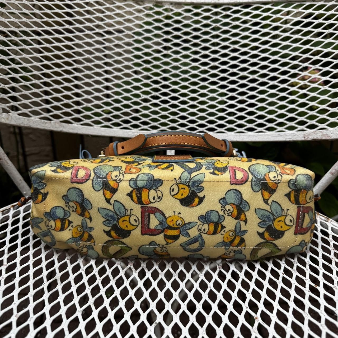 Dooney & Bourke Rare Dooney & Bourke Bumble Bee Bag Size ONE SIZE - 3 Thumbnail