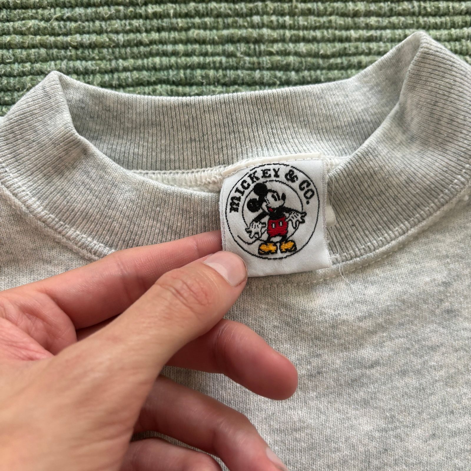 Mickey & Co. × Vintage Vintage 90s Mickey Mouse Embroidered Sweatshirt Thrashed Size US L / EU 52-54 / 3 - 5 Thumbnail