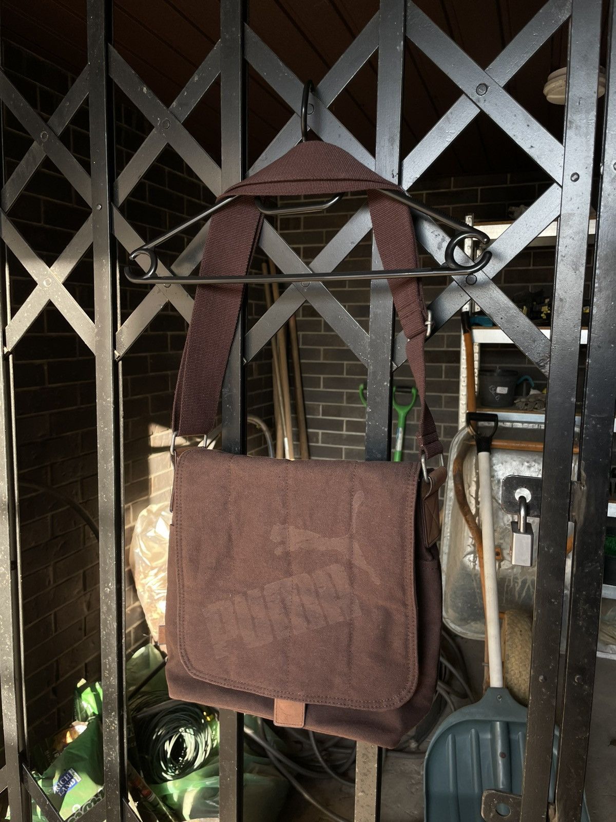 Puma × Vintage Vintage Puma Brown Y2K Crossbody Messenger Bag Size ONE SIZE - 1 Thumbnail