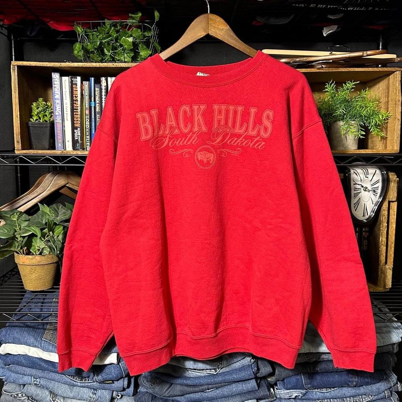 Hanes Vintage 90s Black Hills South Dakota Crewneck Red Sweatshirt Size US XL / EU 56 / 4 - 1 Thumbnail