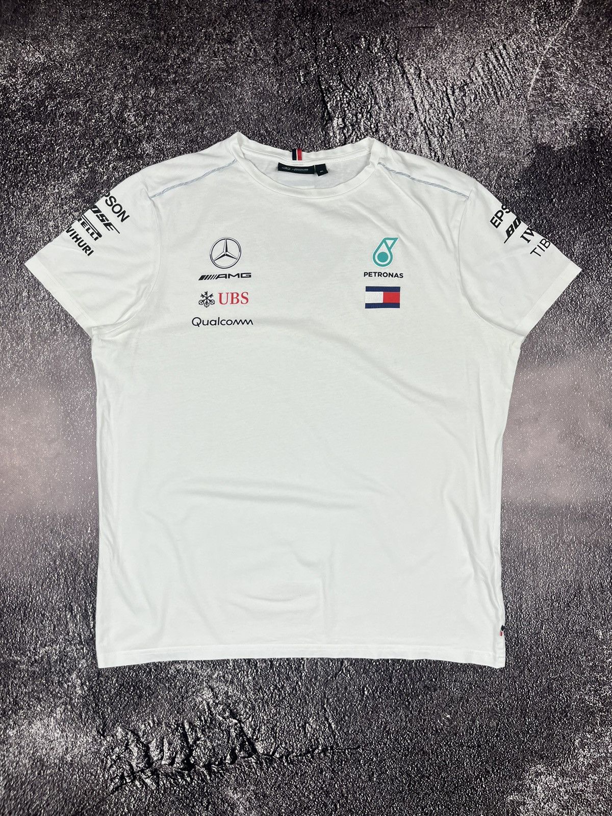 Tommy Hilfiger Vintage Tommy Hilfiger Mercedes Benz Petronas T-Shirt Y2K Size US XL / EU 56 / 4 - 1 Thumbnail