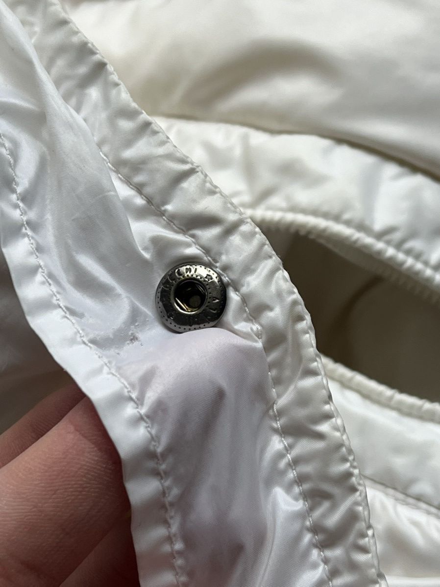 Moncler Vintage Moncler down jacket big patch logo white Size US XL / EU 56 / 4 - 17 Thumbnail