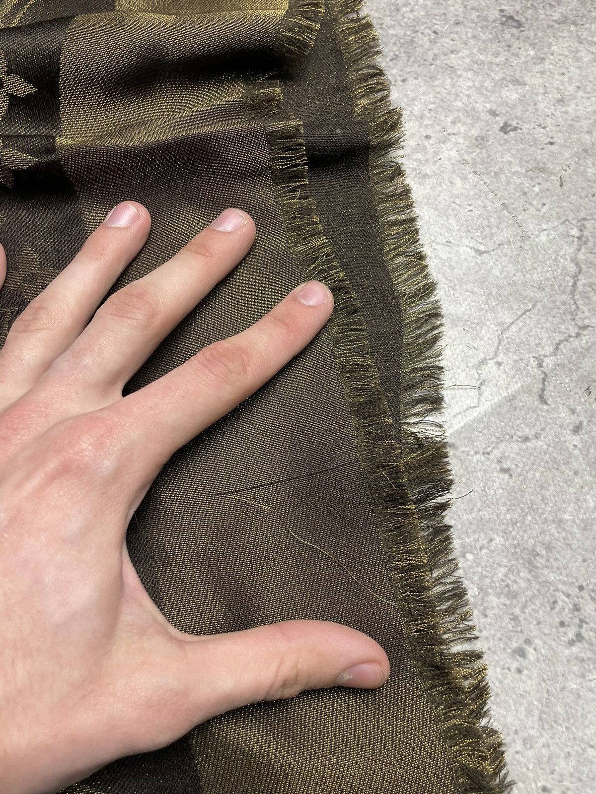 Louis Vuitton Louis Vuitton Brown and Gold Wool scarf Size ONE SIZE - 6 Thumbnail