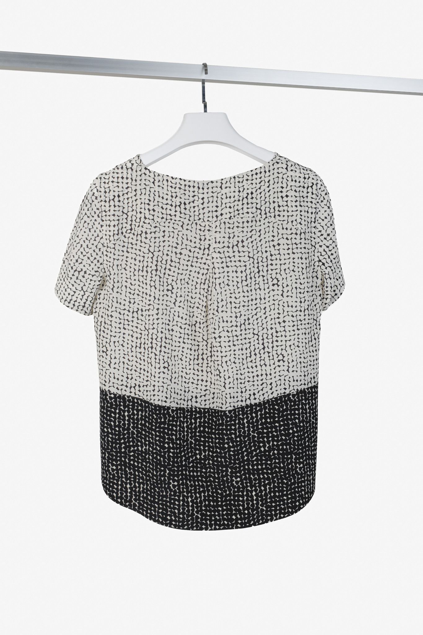 Other Akris Punto White & Black Silk Short-Sleeve Blouse Size M / US 6-8 / IT 42-44 - 2 Thumbnail