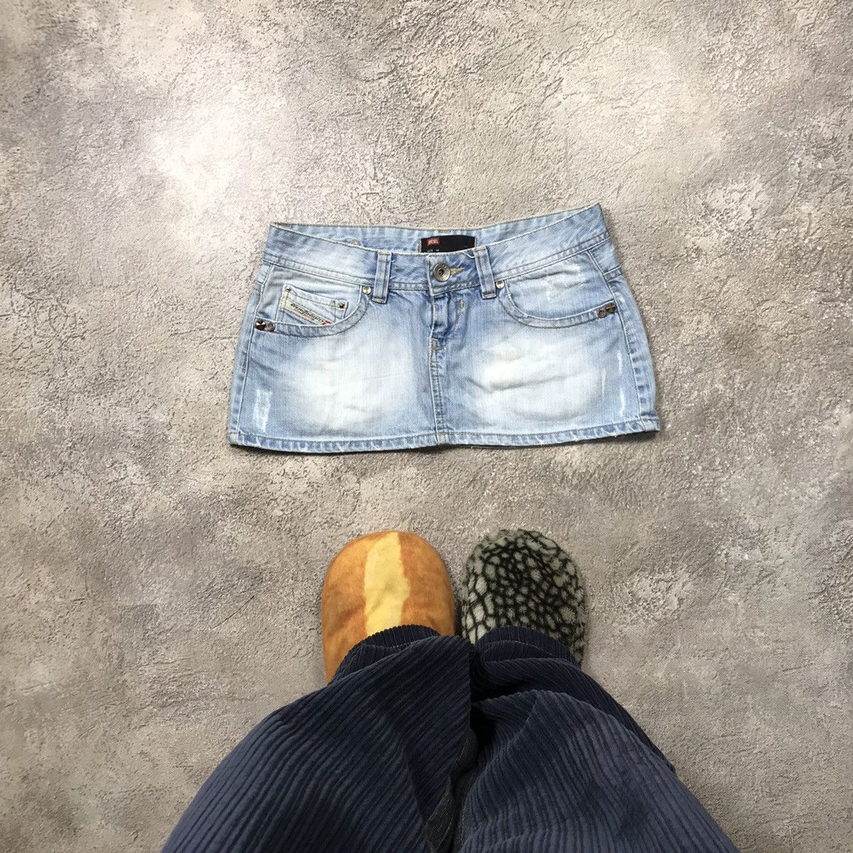 Vintage Vintage Y2K Diesel Mini Skirt Distressed Streetwear Slim 30 Size 30" / US 8 / IT 44 - 1 Thumbnail