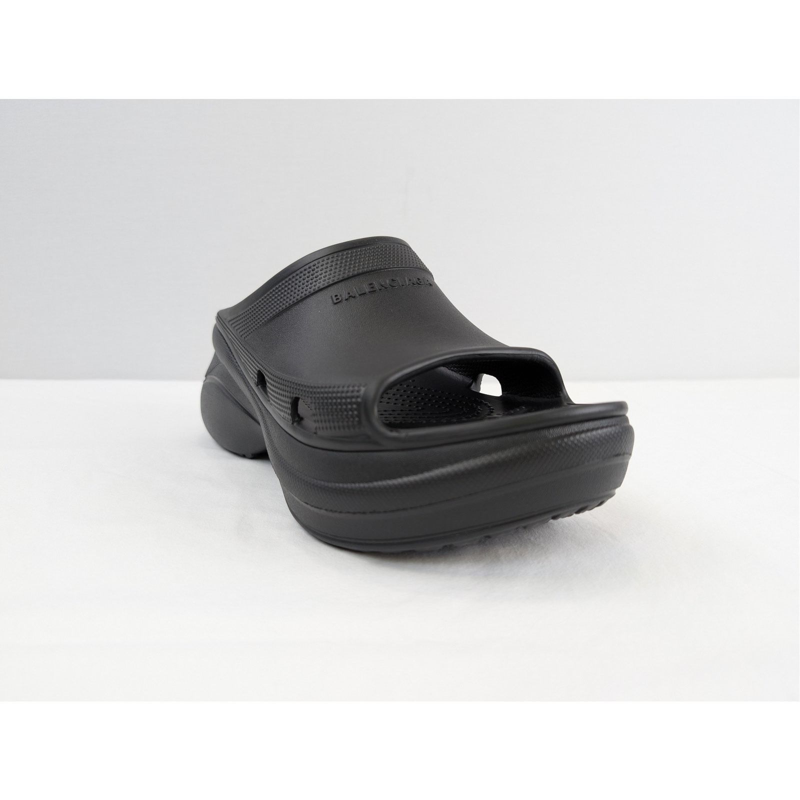 Balenciaga o1rshd1 Crocs Pool Rubber Slide Slipper in Black Size US 10 / EU 43 - 2 Thumbnail
