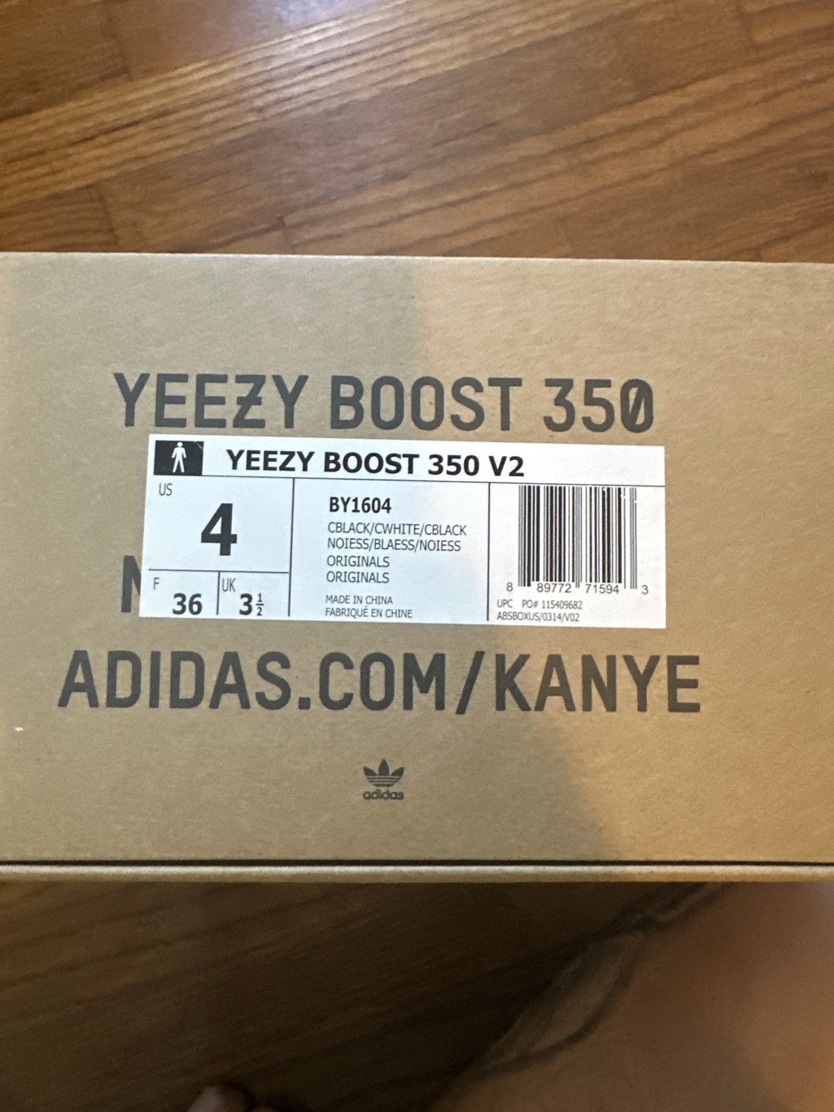 Yeezy Yeezy Boost 350 V2 'Oreo' Size US 4 / IT 34 - 8 Thumbnail