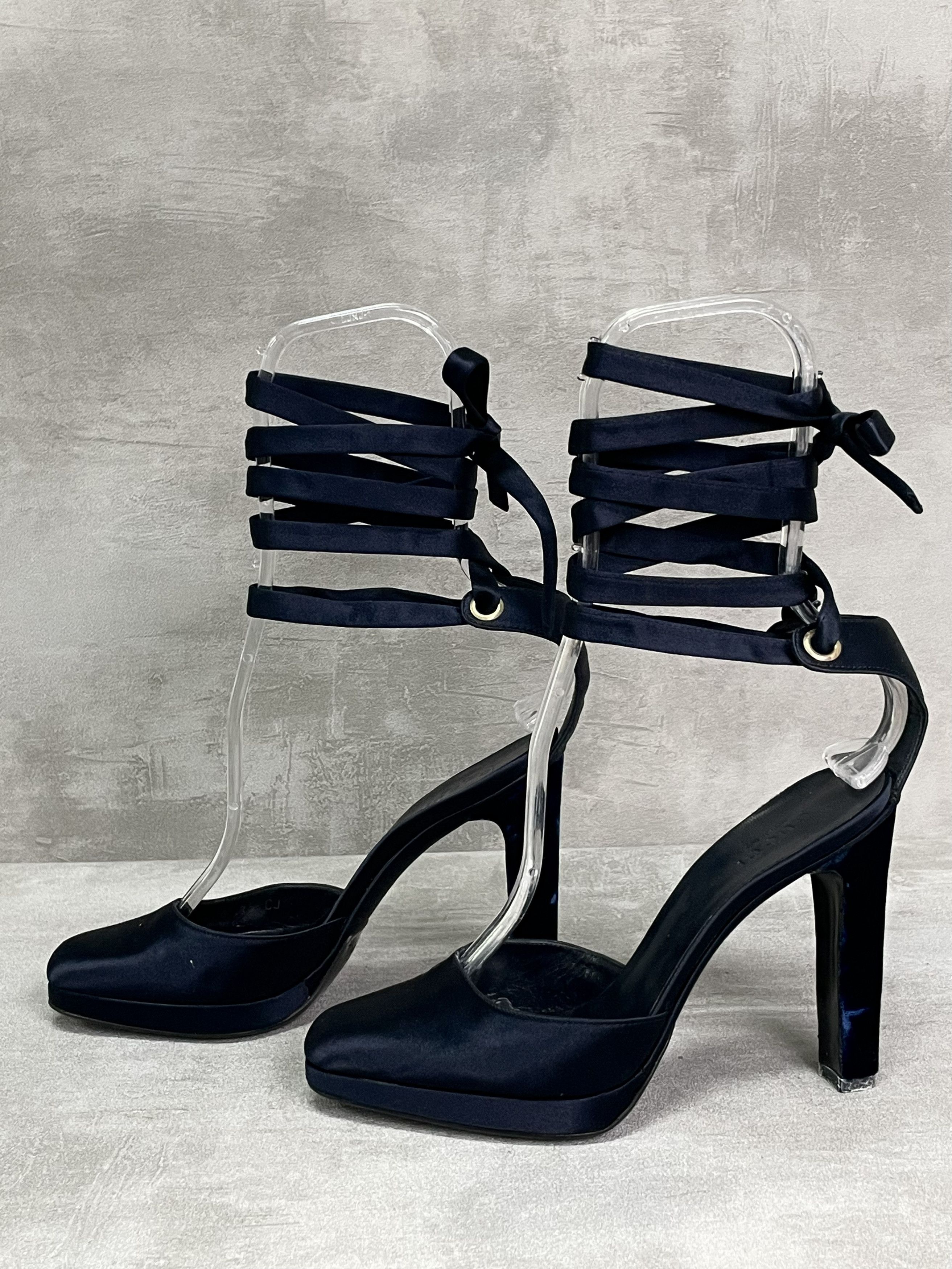 Gucci Gucci Navy 110mm Closed Toe Satin Tie-Up Heels Size US 5 / IT 35 - 2 Thumbnail