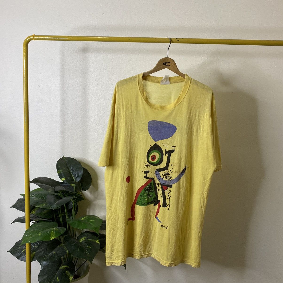 Vintage Vintage 2000 Joan Miró Succ Miro Art T-Shirt Size US XL / EU 56 / 4 - 1 Thumbnail
