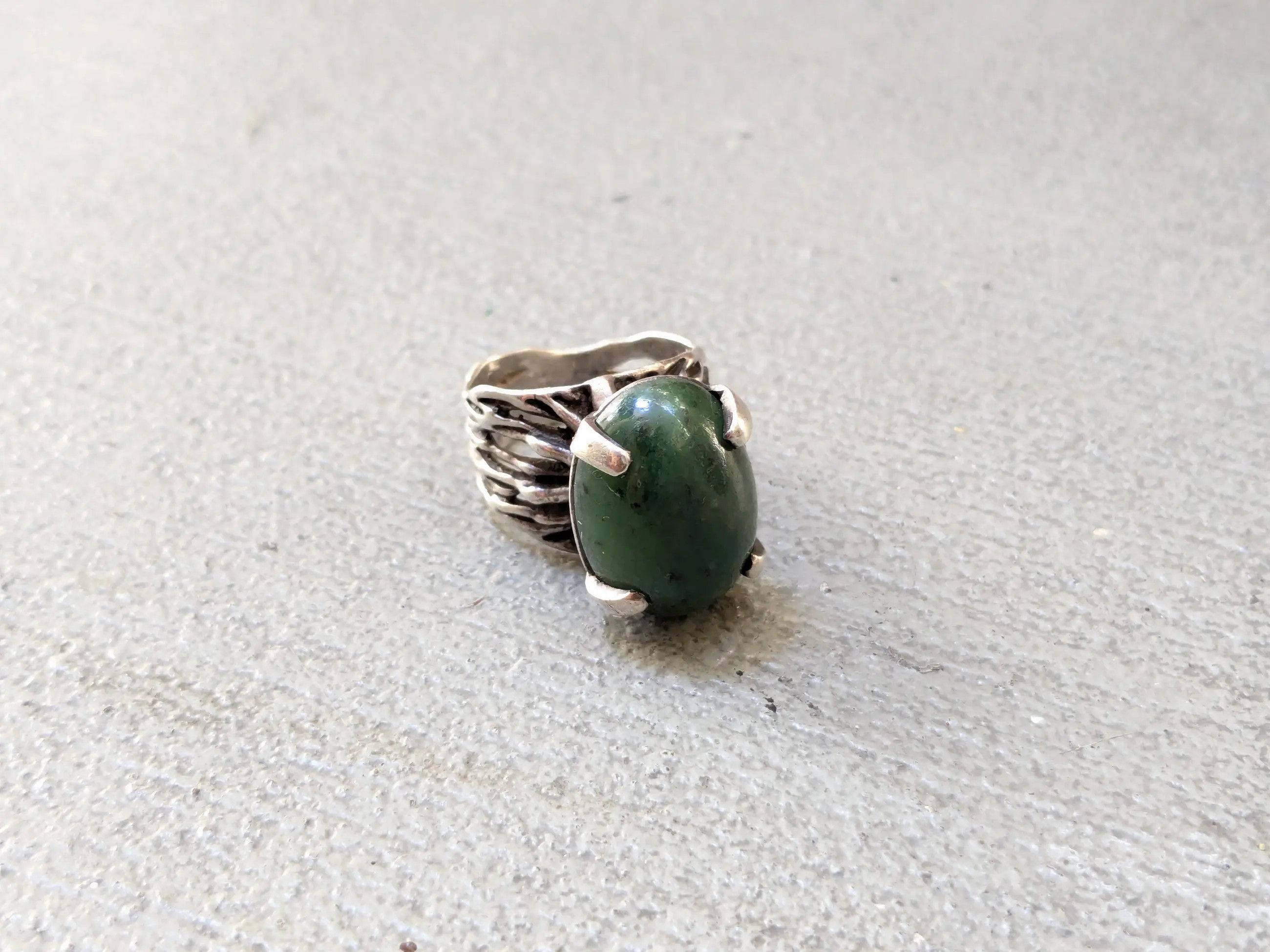 Jewelry Vintage Sterling Silver Ring Green Jade Brutalist Modern Size ONE SIZE - 1 Thumbnail