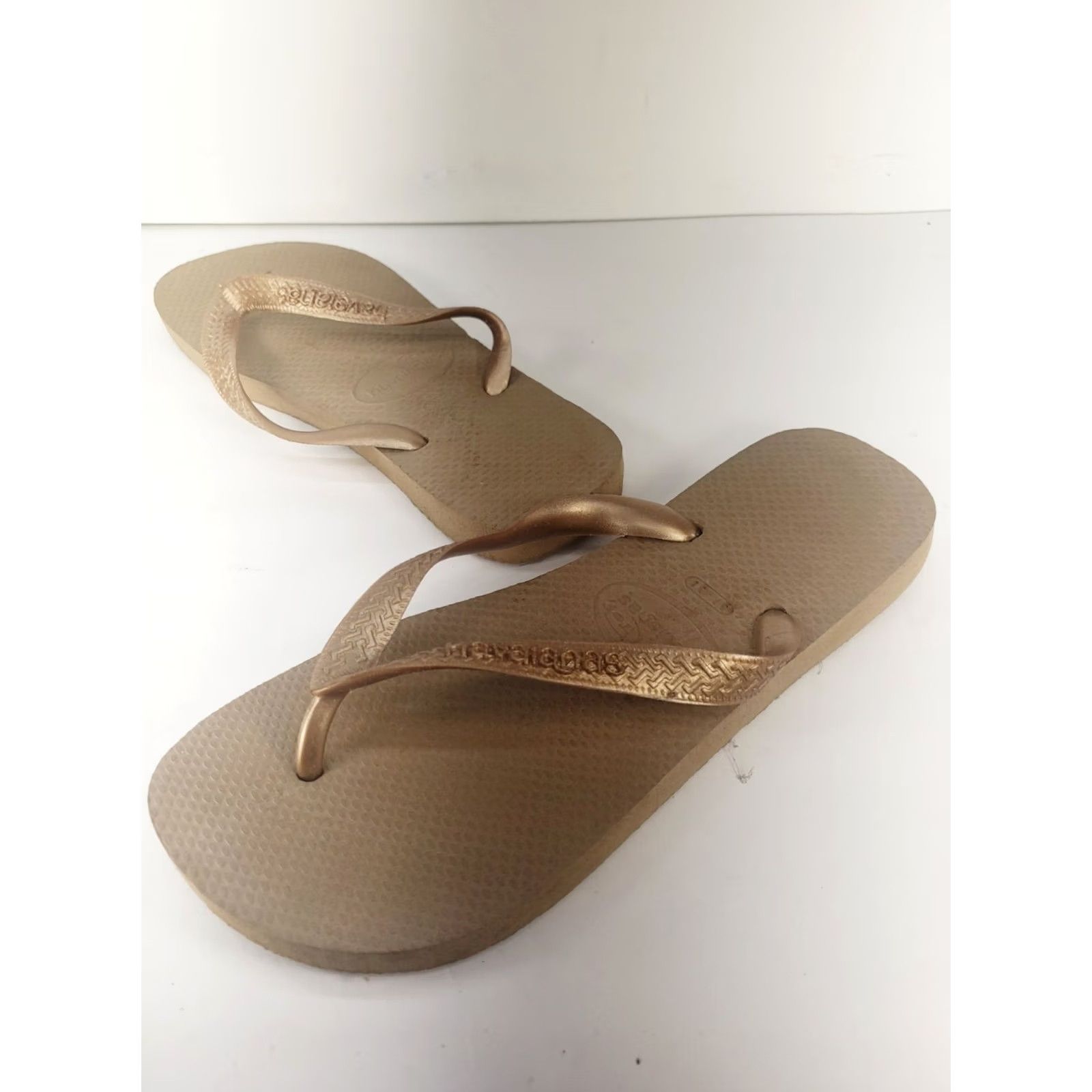 Vintage Havaianas Flip Flops Sandals Womens US 6 37/38 Gold Beach Travel Thong Flip Flop Size US 6 / IT 36 - 3 Thumbnail