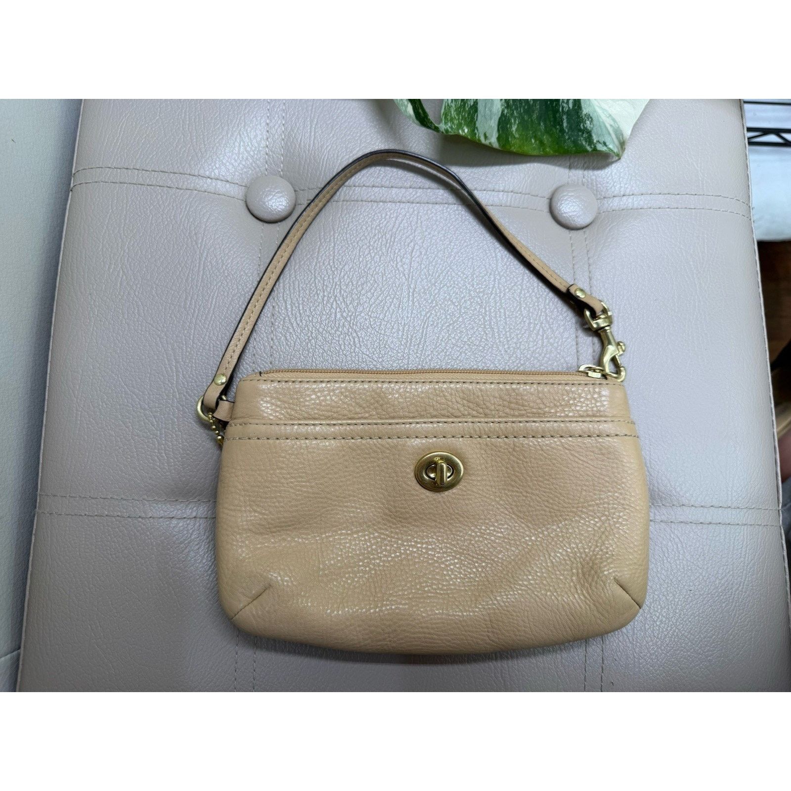 Coach Coach Biege Pebbled Leather Turn Lock Pocket Wristlet VGUC Size ONE SIZE - 1 Thumbnail