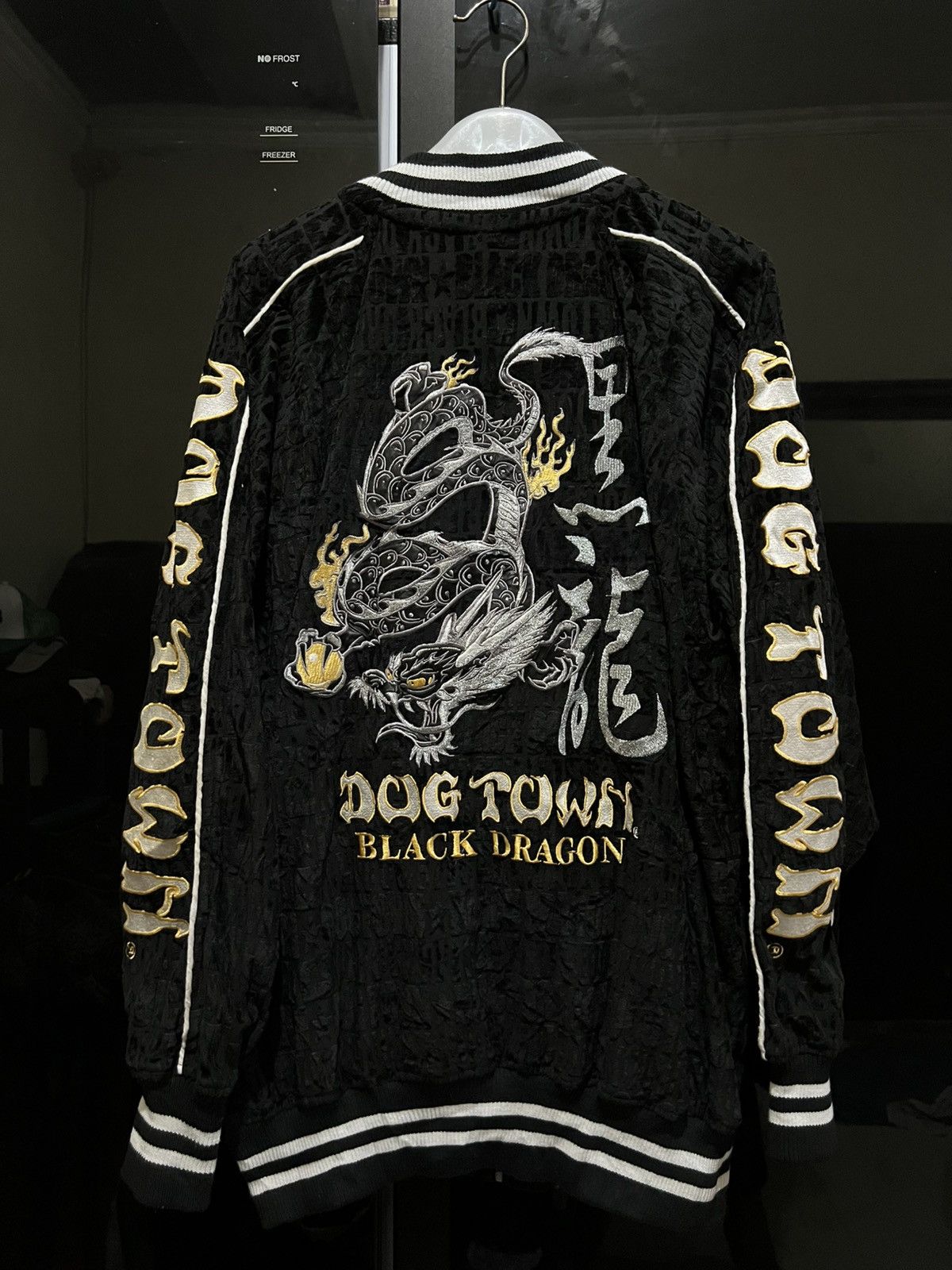 Dogtown Rare DOGTOWN Embossed Velvet Fabric Black Dragon Embroidery Size US XL / EU 56 / 4 - 4 Thumbnail