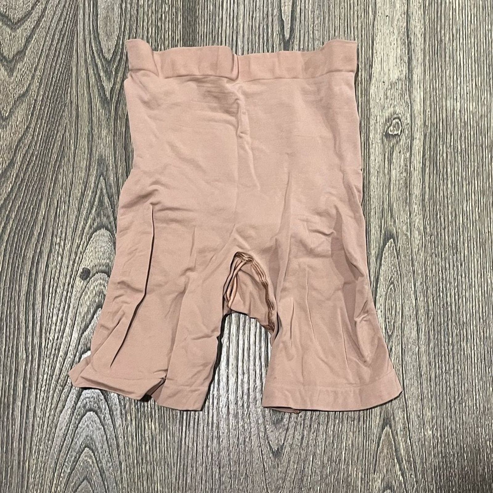 SKIMS NWOT Skims Shapewear Seamless Sculpt Knee Short Tan Size L Size ONE SIZE - 1 Thumbnail