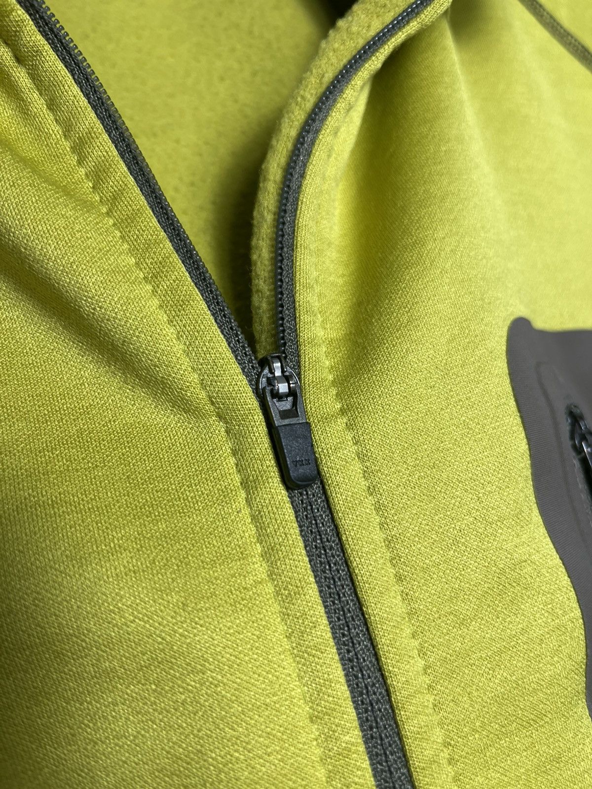 ORTOVOX × Sports Specialties Ortovox Men’s Merino Inside Fleece Grid Yellow Vest Jacket Size US S / EU 44-46 / 1 - 10 Thumbnail