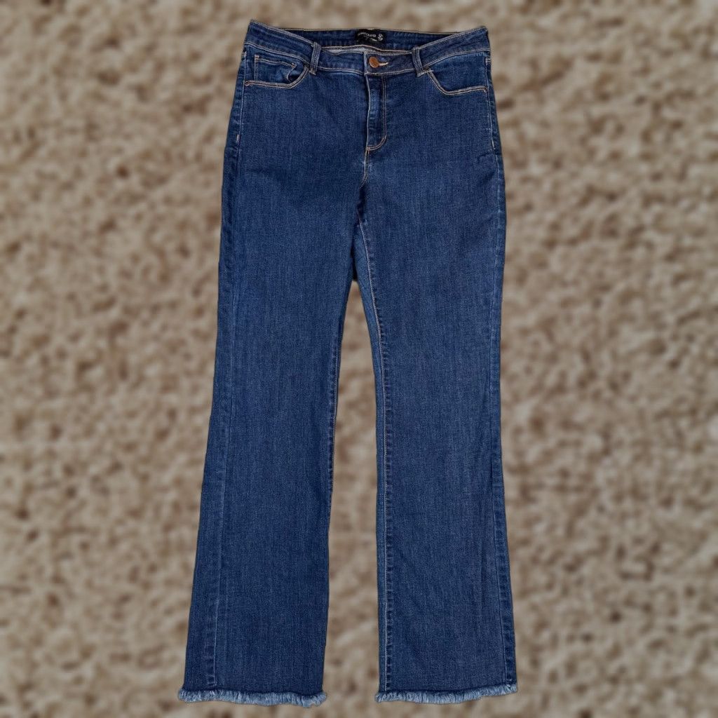 Almost Famous Jeans Womens 6 Blue Denim Bootcut Mid Rise 30x30 Studded Embroidered