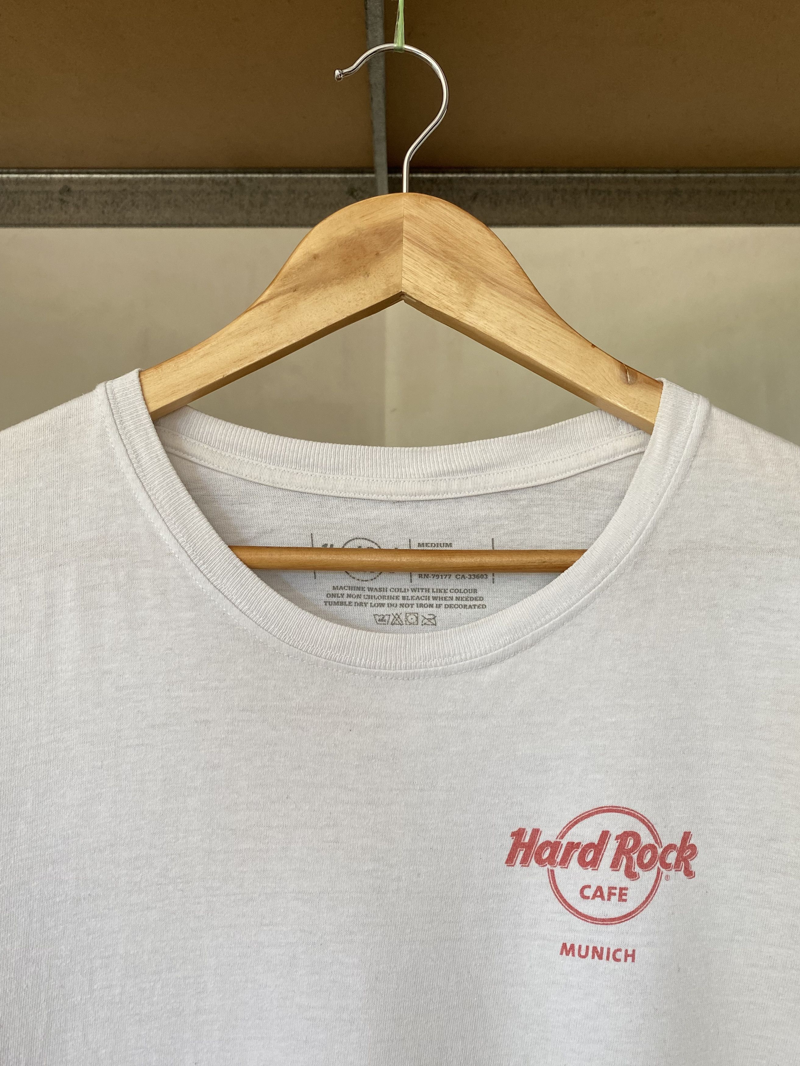Hard Rock Cafe Hard Rock Cafe Vintage 2000s Munich White T-shirt Size US M / EU 48-50 / 2 - 4 Thumbnail