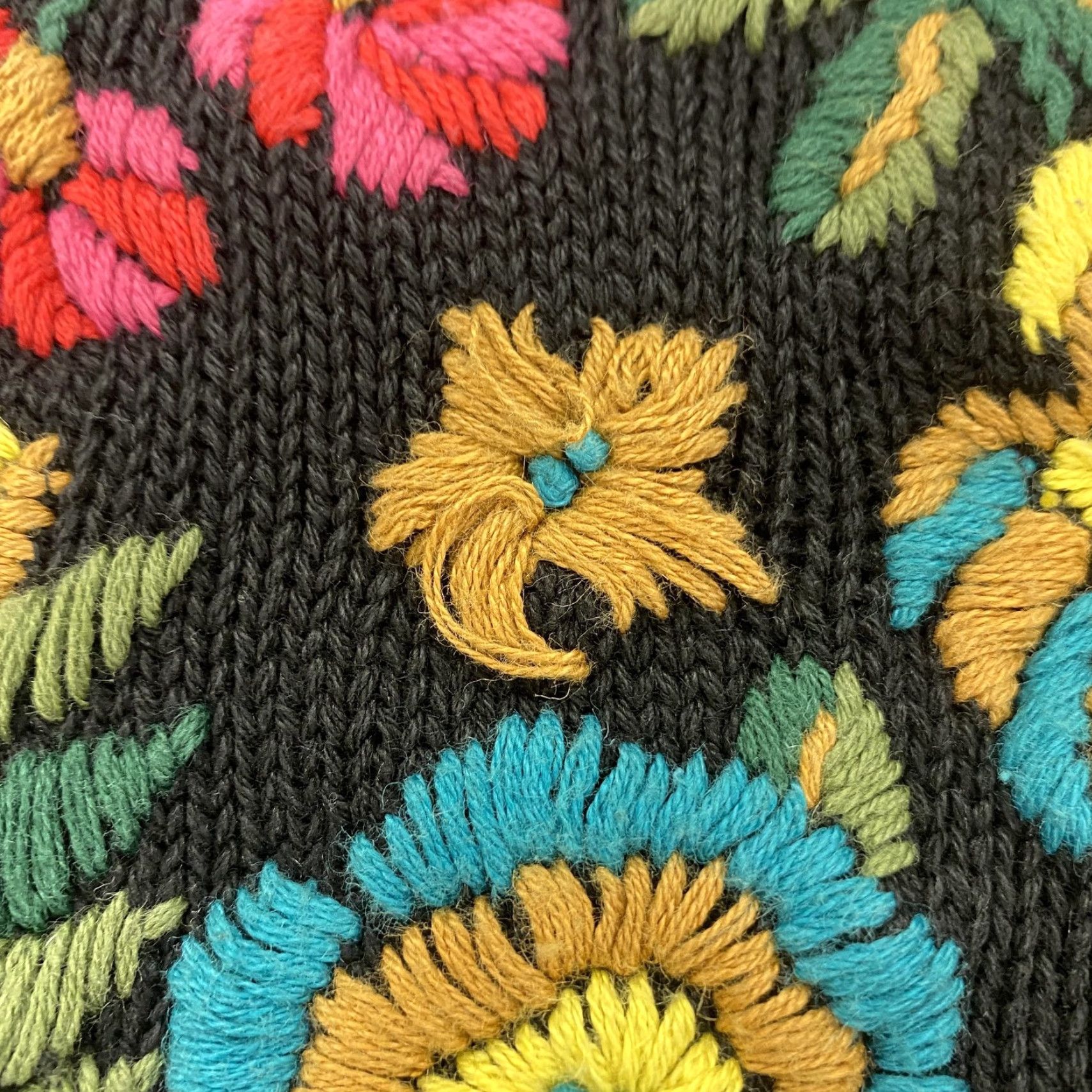 Vintage VINTAGE? Essence Sweater Women Large Black Floral Embroidered Pullover Boho Ramie Cotton Pullover L Floral Embroidered Womens Size L / US 10 / IT 46 - 6 Thumbnail